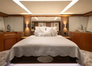 Master cabin yacht San Limi