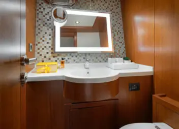 Sailing Yacht San Limi bathroom