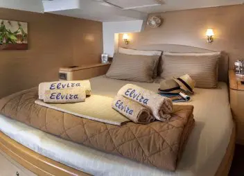 yacht charter Elvira cabin