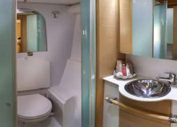 yacht charter Elvira ensuite