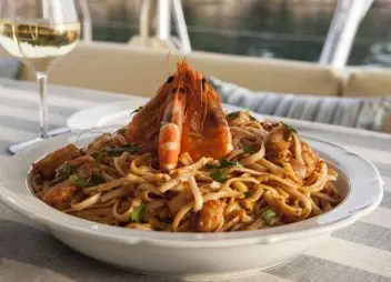 yacht charter Elvira sea food