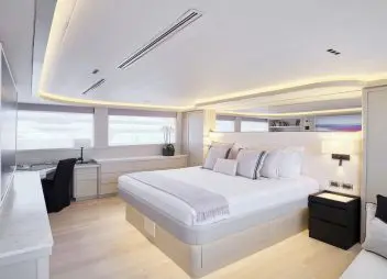 yacht charter Endless Summer master cabin