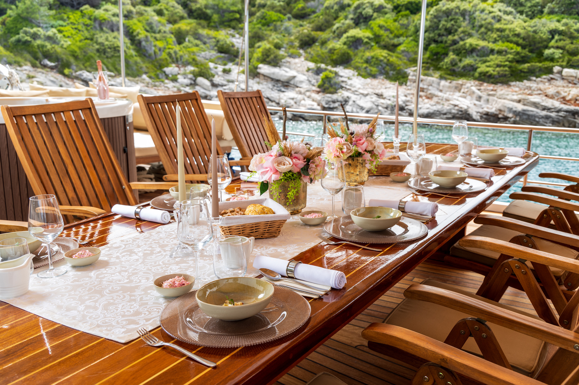 yacht charter Kadena dining