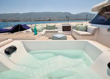 yacht charter Kimata jacuzzi