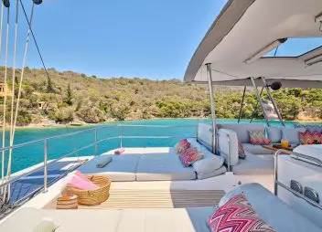 yacht charter Kimata sundeck