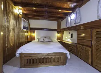 yacht charter Libra cabin