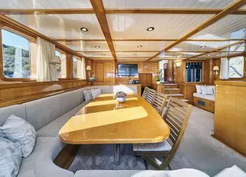 yacht charter Morning Star saloon