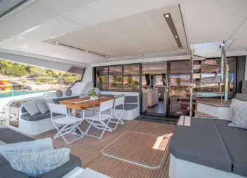 yacht charter Christal Mio deck