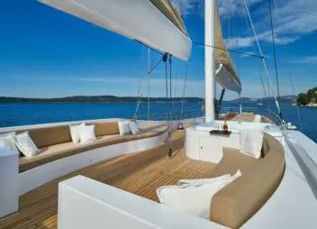 Luxury sailing yacht with Jacuzzi