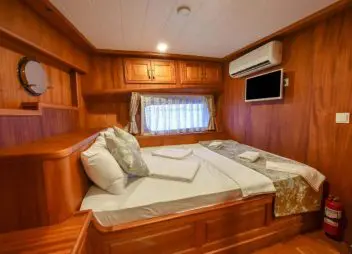 Croatian yacht charter Sea Breeze cabin