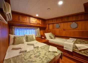 yacht charter Sea Breeze twin cabin