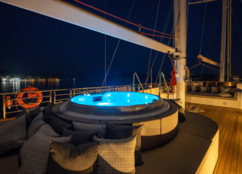 High Point Yachting - Love StoryIV_A1042