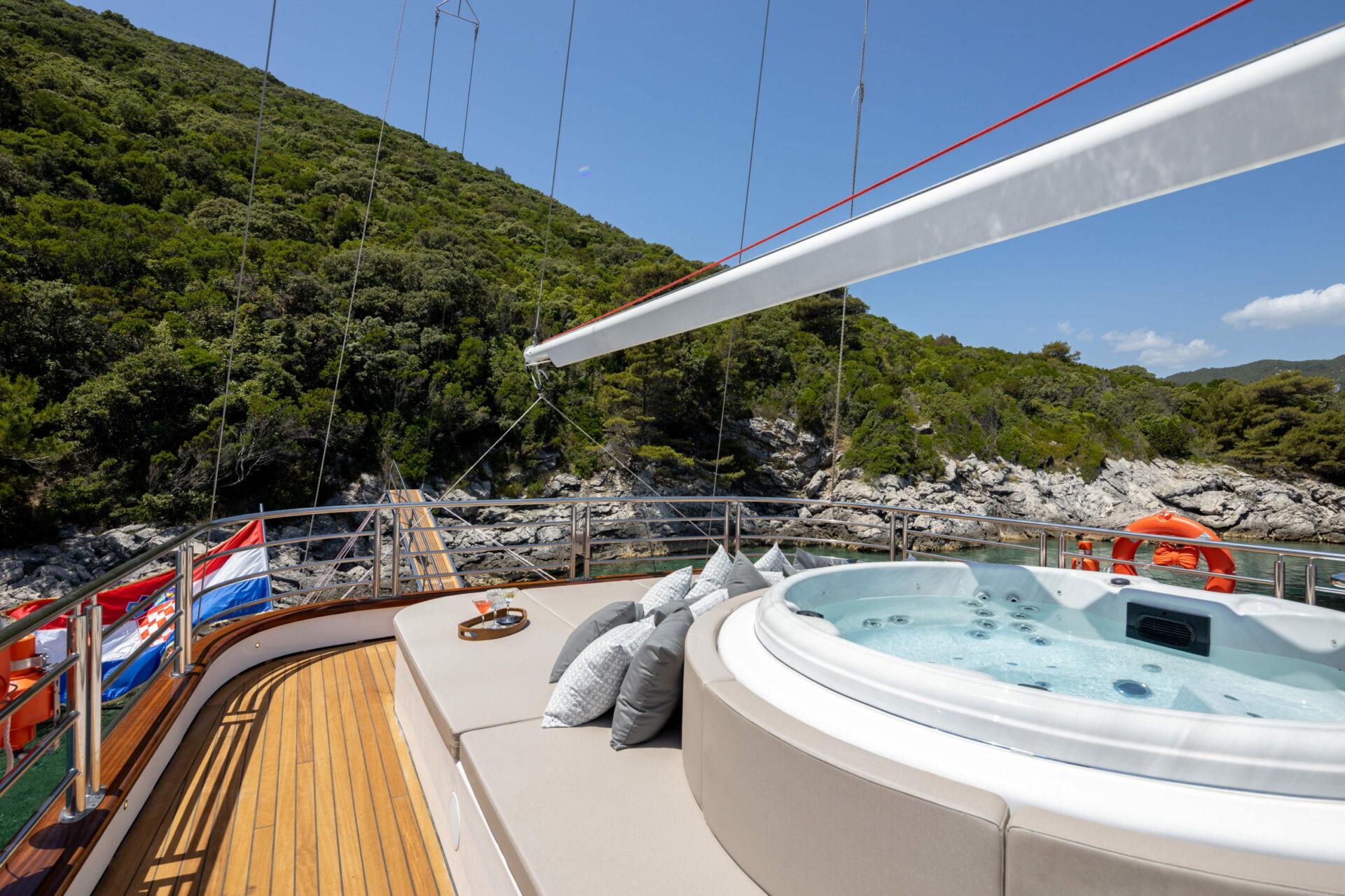 High Point Yachting - Love StoryIV_A1214
