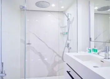 luxury yacht charter Genny bathroom