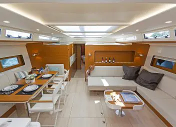 yacht charter Alizee saloon