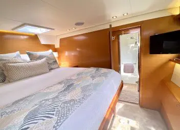 yacht charter Ebb & Flow cabin