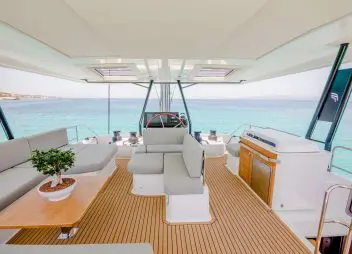 yacht charter flybridge Astoria