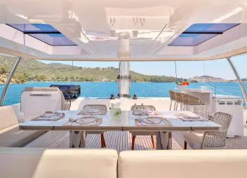 yacht charter Genny alfresco dining