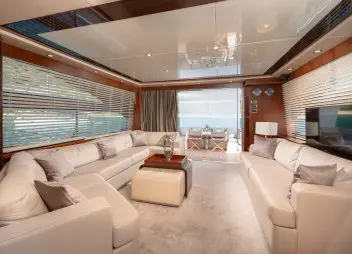 yacht charter Champion saloon