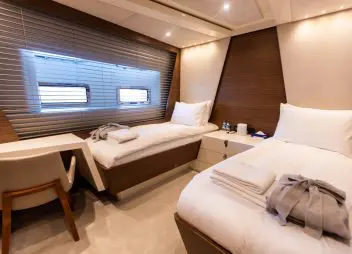 motor charter twin cabin Zeemar