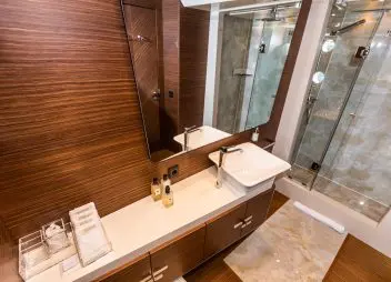 yacht charter bathroom Zeemar