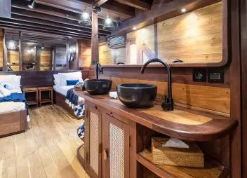 crewed yacht charter Majik deluxe cabin