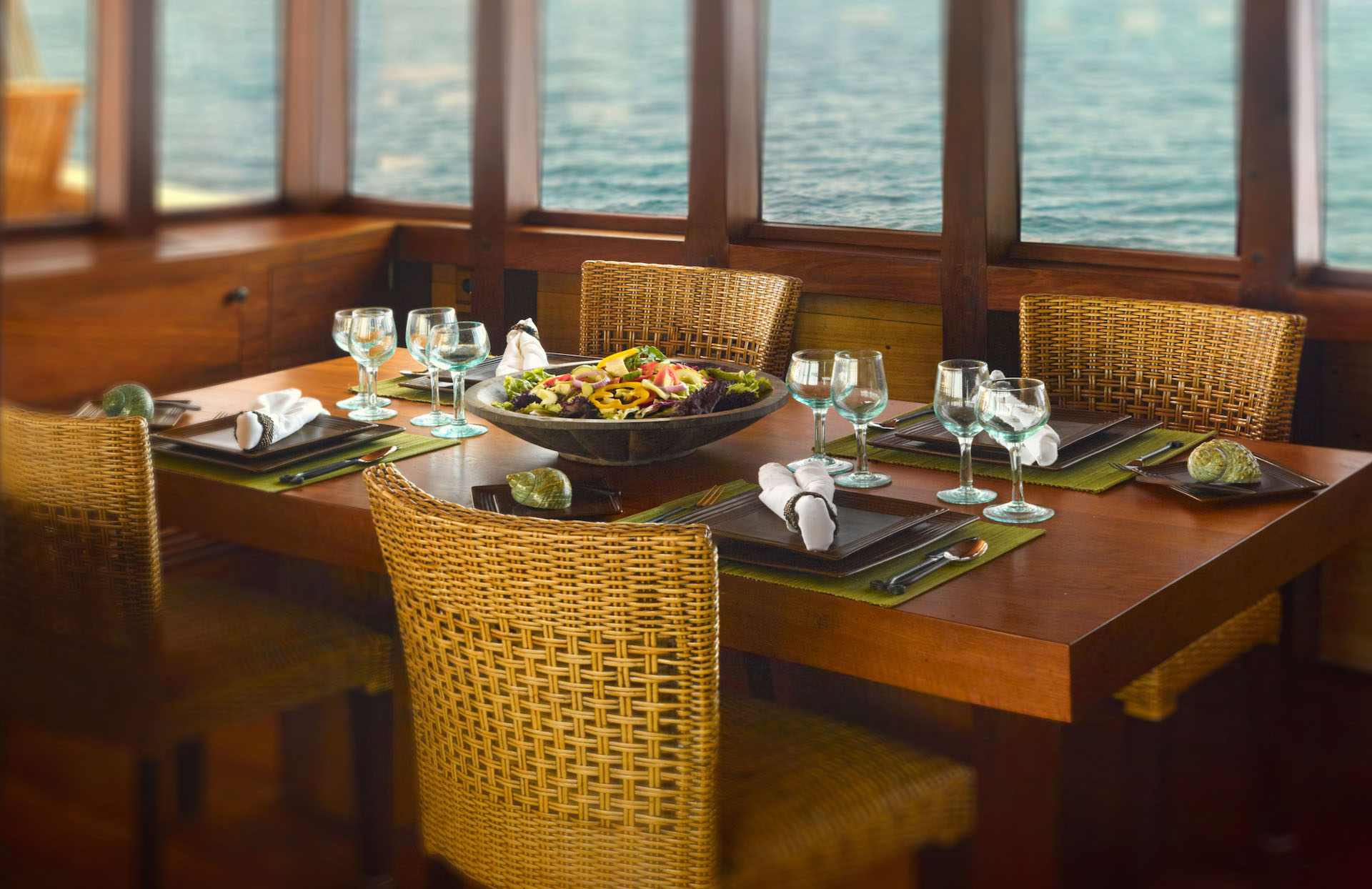 luxury yacht charter Si Datu Bua dining