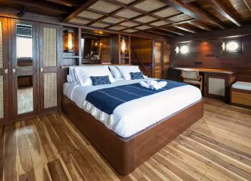 yacht charter Majik master cabin