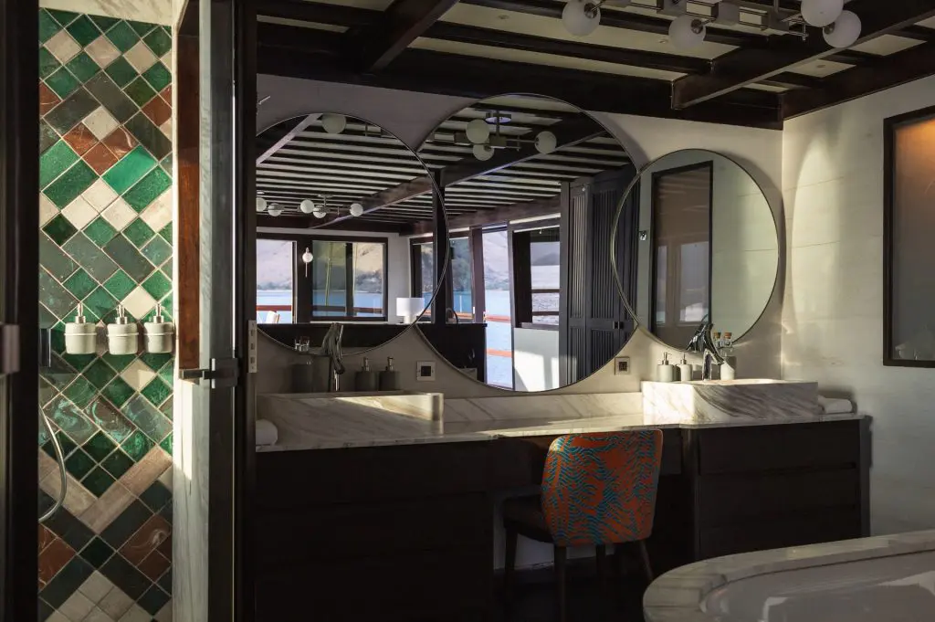 yacht charter Vela ensuite