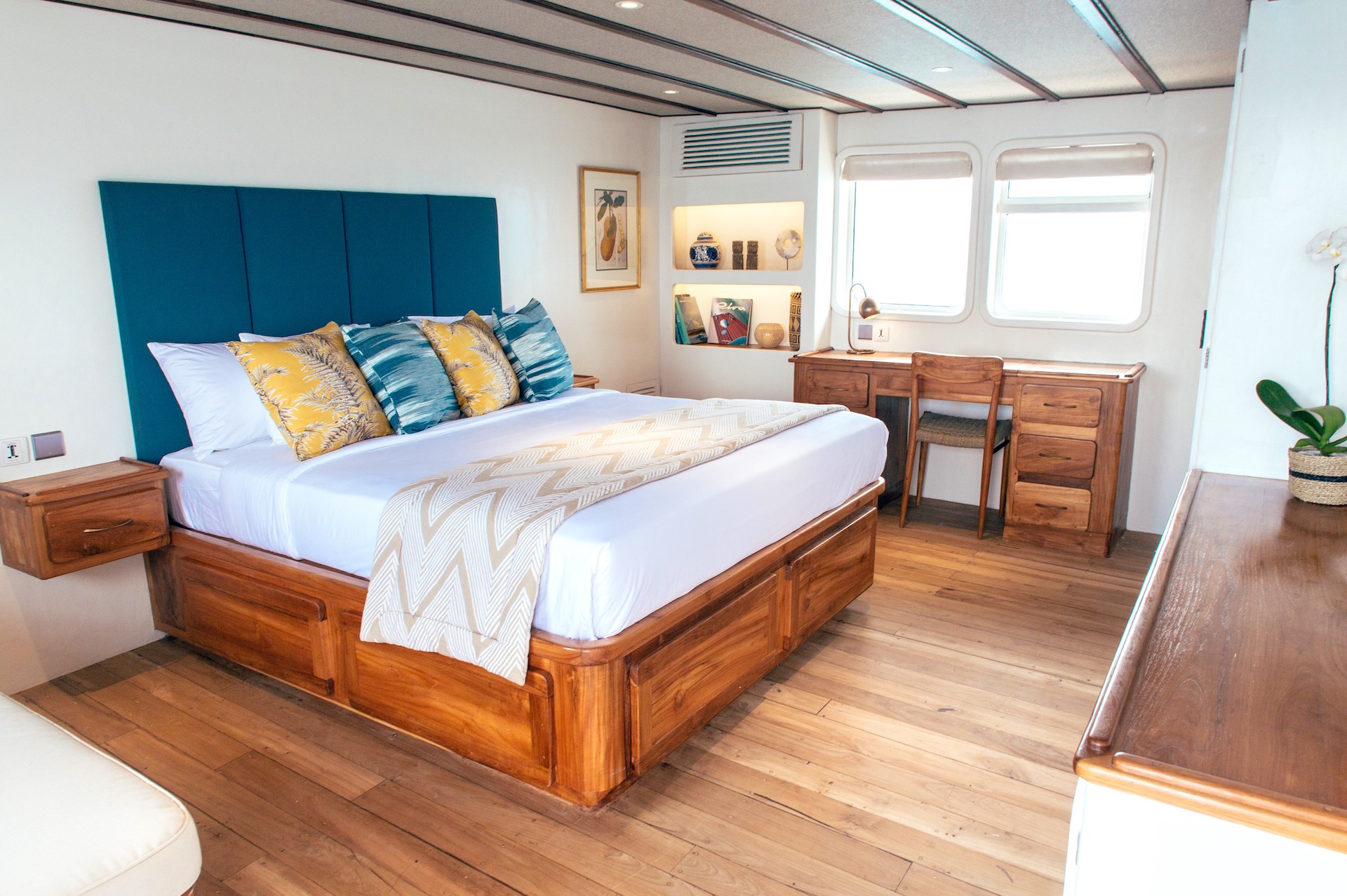 yacht charter Rascal guest cabin