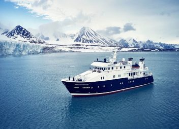 yacht charter Hanse Explorer in Antartica