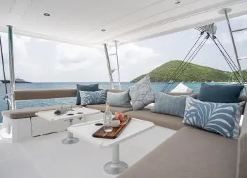 yacht charter Atlas flybridge