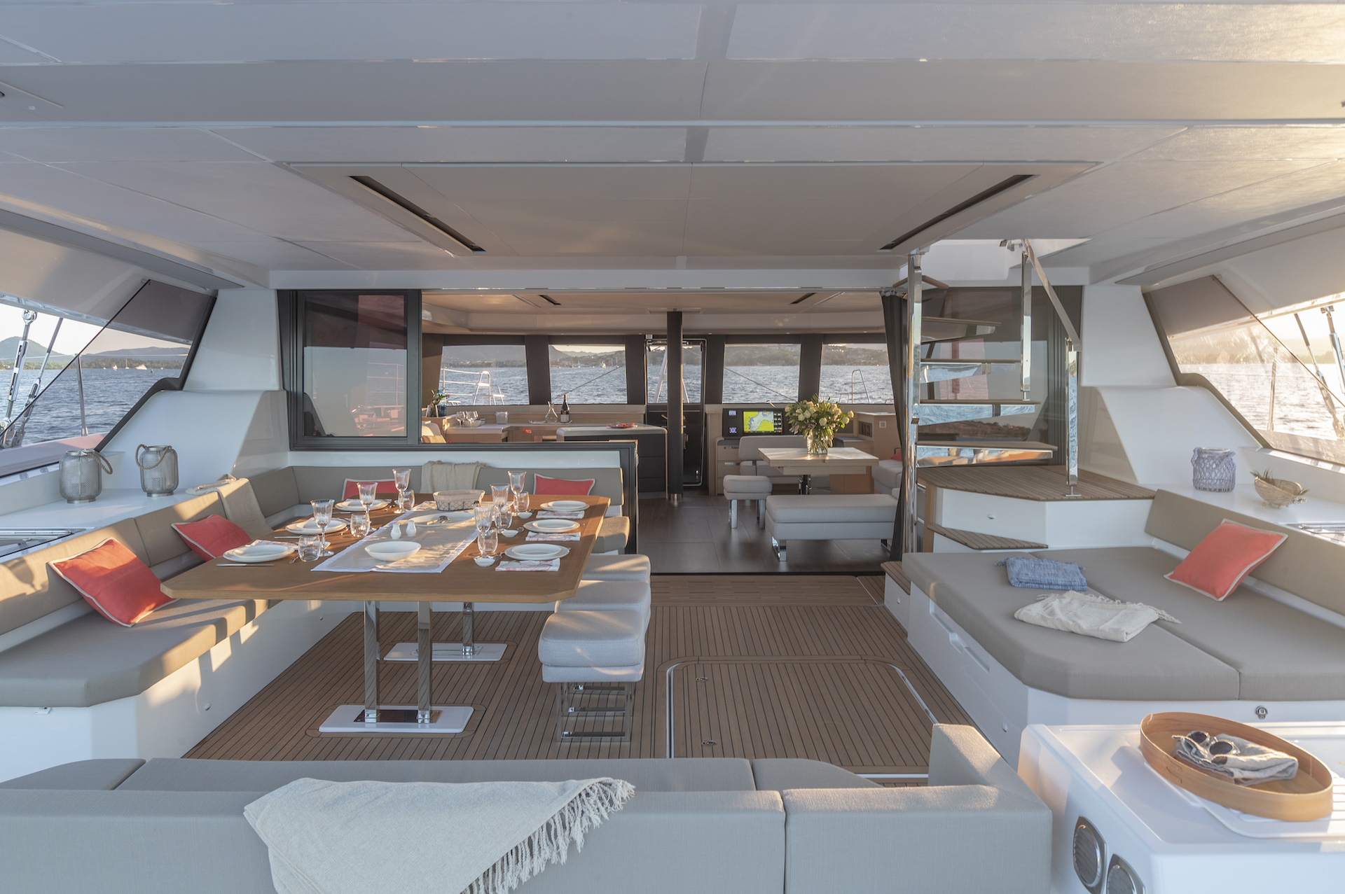 catamaran Floramye aft deck dining