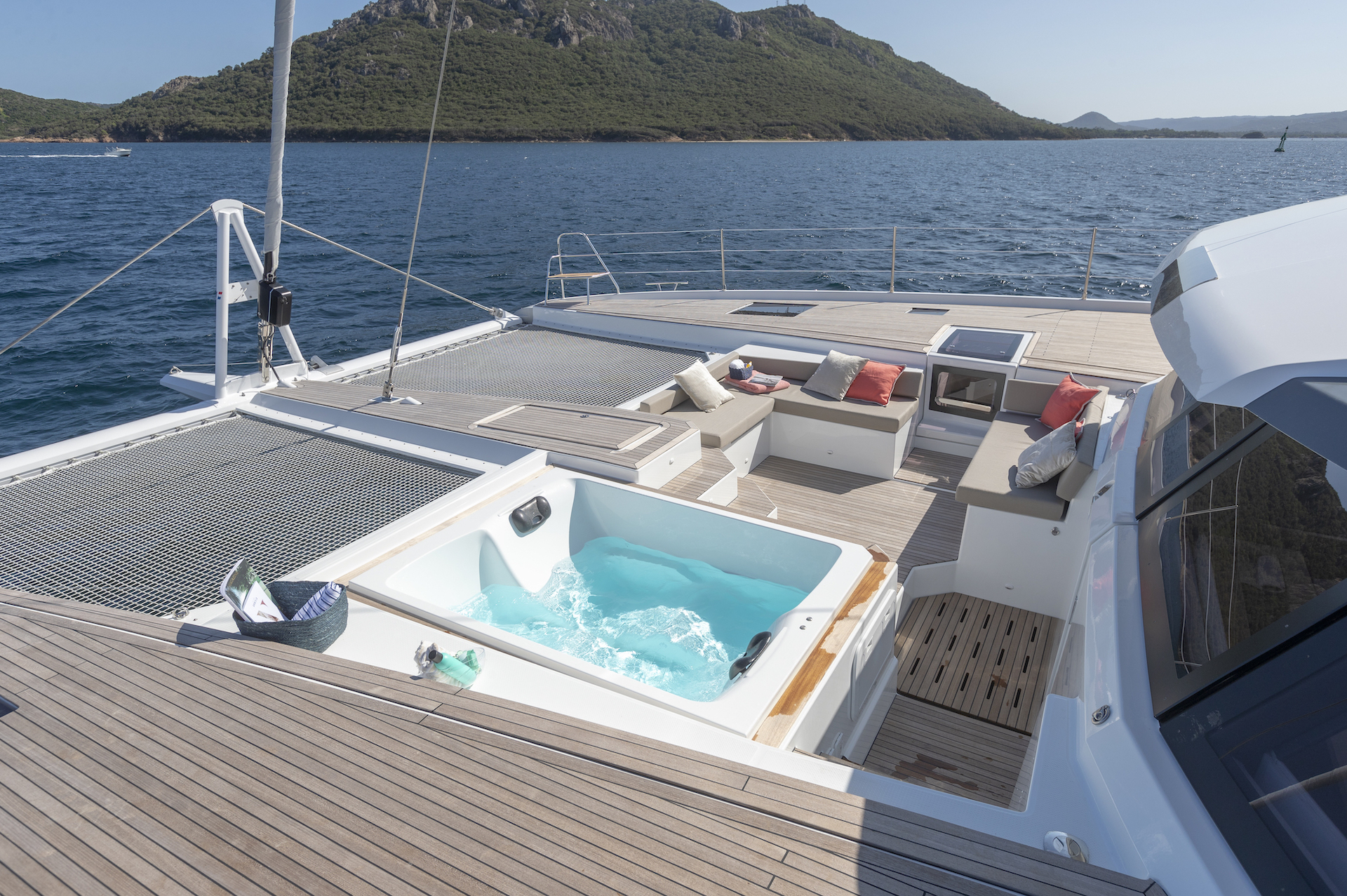 luxury yacht charter Floramye jacuzzi