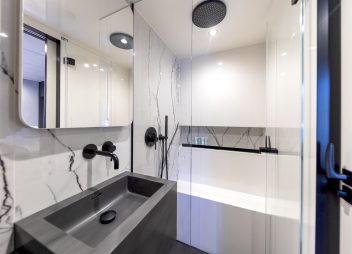 yacht catamaran mr si ensuite bathroom