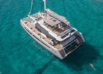 yacht charter catamaran Floramye