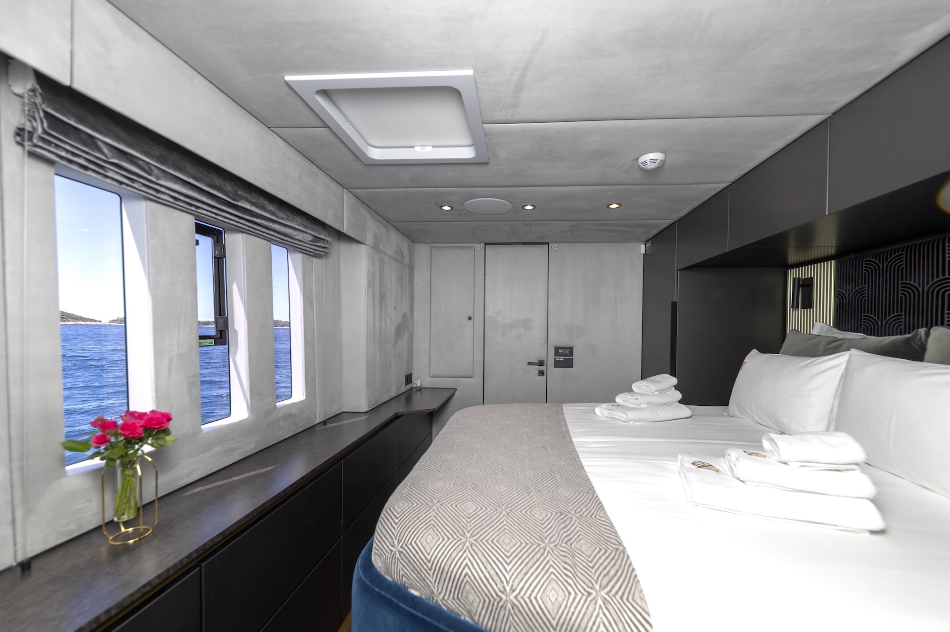 yacht charter catamaran Mr Si double cabin