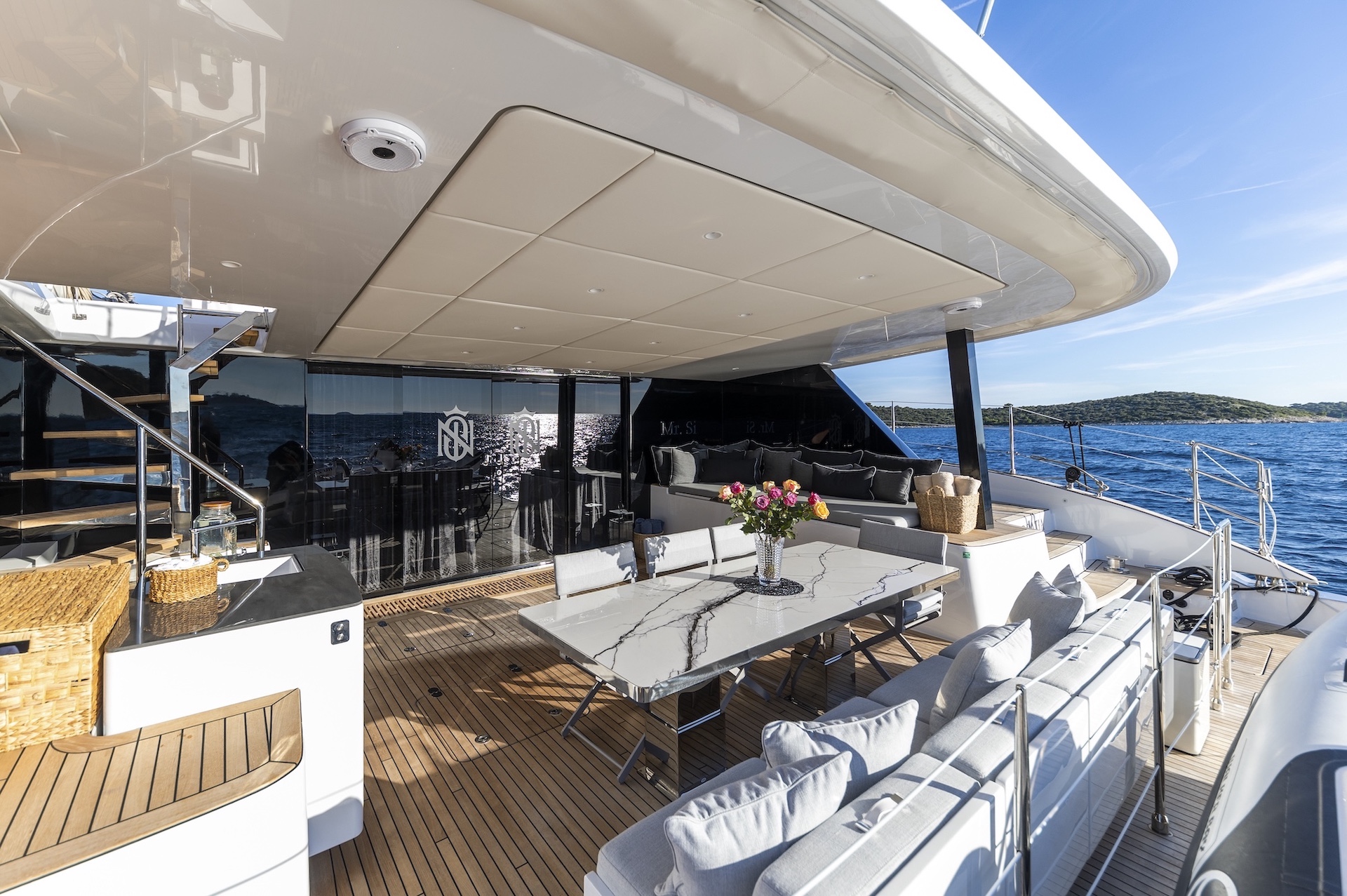 yacht charter Mr Si aft deck