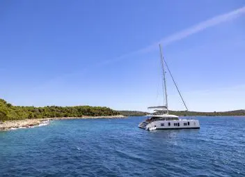 yacht charter Mr Si catamaran anchor