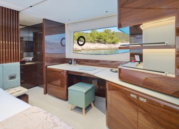 luxury yacht charter Elizabeth master