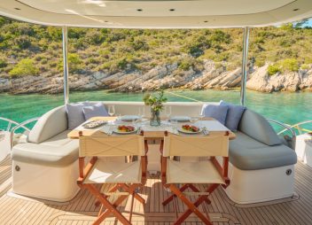 motor yacht charter Elizabeth aft deck