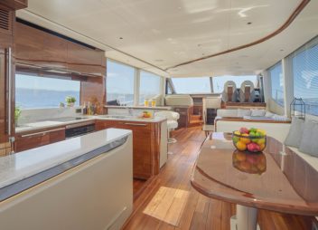 motor yacht charter Elizabeth salon