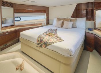 private yacht charter Elizabeth master cabin