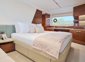 yacht charter croatia Elizabeth master cabin