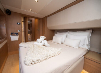 caribbean yacht charter la vie est belle cabin