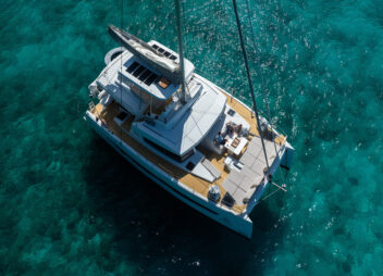 crewed yacht charter la vie est belle