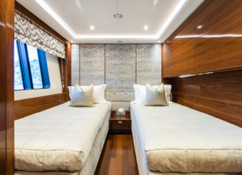 yacht charter le verseau twin cabin